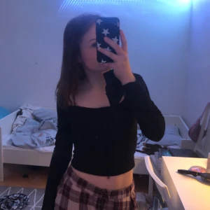 Svart långärmad tröja - Snygg tröja från Gina 🥰