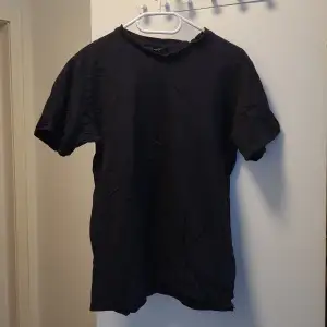 Size S lightly used and in good condition black t-shirt 