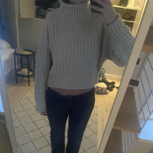 Stickad tröja  - Sandfärgad stickad tröja från hm