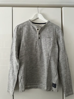 tröja Gant - Tröja i fint skick från Gant, grå/beige i stl S. 