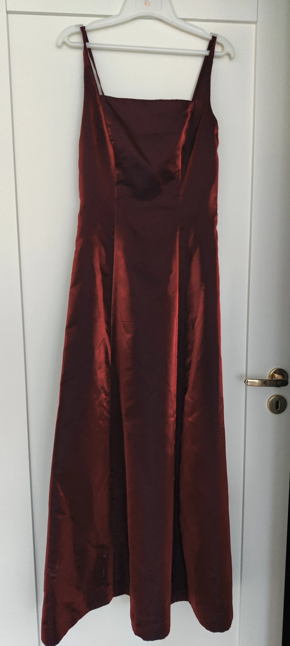 Vinröd balklänning