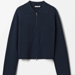 Kofta - Säljer denna populära marinblåa koftan ifrån Åhléns. 