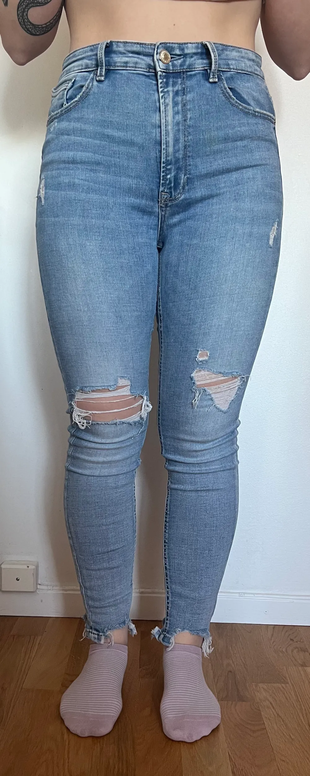 Repiga jeans från stradivarius. Storlek 42. Ganska stretchiga super bekväma 🌷. Jeans & Byxor.