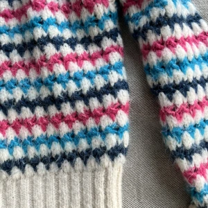 Zara tröja - Jättefin tröja fråk zara i storlek S. Säljer pga att den inte kommer till använding, använd ett fåtal gånger. Köparen står för frakten!