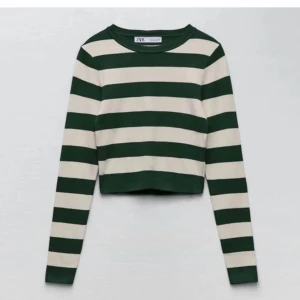 Randig tröja zara  - Jag säljer nu min grön randiga tröja från zara i storlek M. Använd fåtal gånger eftersom jag inte fått användning av den 💓