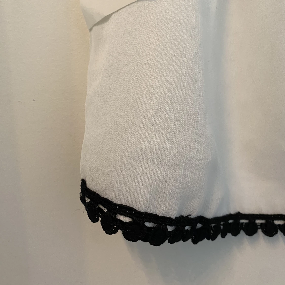 Söt topp med detaljer - 91