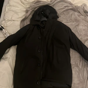 Canadagoose  - Säljer min canadagoose jacka för den är för stor på mig/ fake 