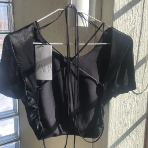 Satin topp - Så fin festtopp från zara❤️‍🔥 Aldrig använd!