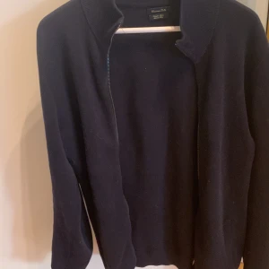 Säljer min massimo dutti tröjaa - Tröjan är i bra skick ganska mycke använd, skriv om intresse finns