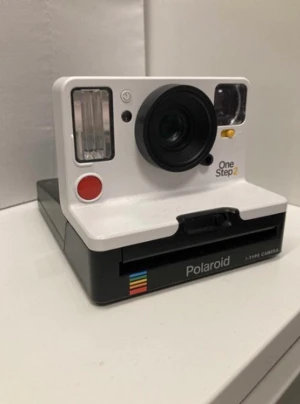 Polaroid kamera - Kamera köpt för 2 år sen, säljes pågrund av att jag inte använder den. Nypris 1349 Säljes för 799, lägg ett bra bud så kan priset disskuteras!