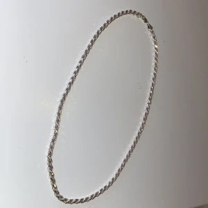 Cordelllänk i 925 silver 5mm - Cordelllänk i 925 silver Denna kedja är 55cm och är ett Halsband Ordinarie Pris 2090 SEK Köpt på catwalk jewellery Inga fel på den alls