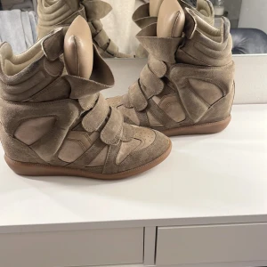 Isabel Marant skor  - Så snygga isabel marant skor!! Fint skick💓💓Defekter visas på sista bilden🥰