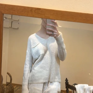 Stickad tröja - En av mina favoriter i extremt fint skick! Storlek xs! Rensar, säljer därför till extremt billiga priser! 130kr