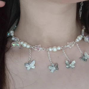 Handgjort star halsband - Handgjort halsband 🤍 frakten är 15kr 📫‼️betala ej direkt, min bank id funkar inte. Kontakta mig först‼️