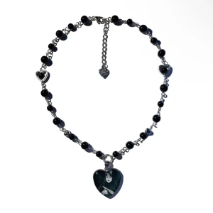 Tomie Necklace - Super fint junji ito handgjort halsband!   Bjuder på gratis frakt om betalning sker via swish. Annars betalar man frakt vid ”köp nu” alternativet. Skriv vid intresse! 💗