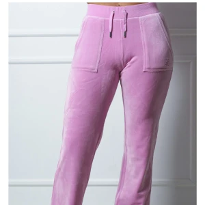 Juicy couture byxor  - Nästan aldrig använda köpta 2022 från deras egna hemsidan. Jätte sköna och inga defekter🥰