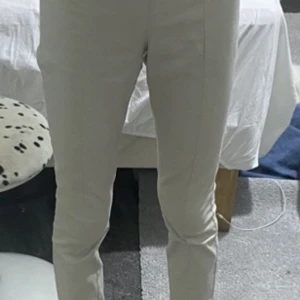 Snygga kostym byxor - Den är Beige och jag köpte dom för 199 dom passar S och M st 36/38