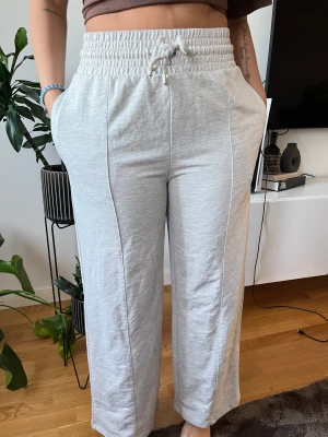 Byxa från asos  - Byxor från asos använda en gång Storlek 40 men är liten i storleken är som S