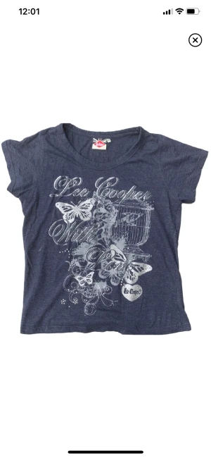 T-Shirt med Fjärilar - .