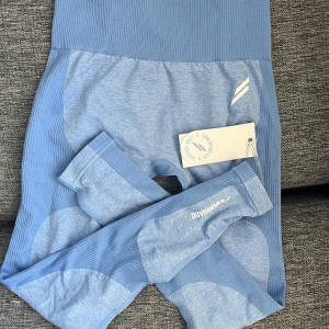 Do you even leggings  - Oanvända träningstights från doyoueven