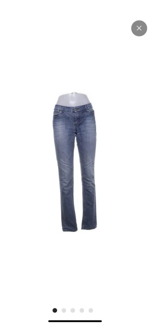 Esprit jeans  - Säljer en hel del jeans från olika kända märken just nu❤️‍🔥 kolla gärna in min profil ❤️‍🔥 flera frågor svarar jag gärna på privat och jag samfraktar gärna om ni hittar något mer ni gillar❤️‍🔥 väldigt många som är intresserad så fynda när chansen finns❤️‍🔥