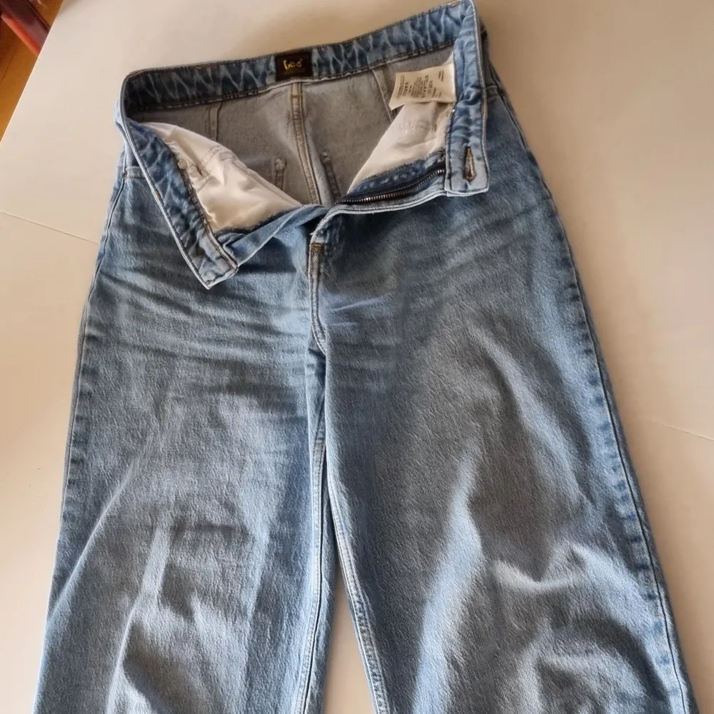 Baggy jeans Bekväma och sitter på midjan super bra kondition. Jeans & Byxor.