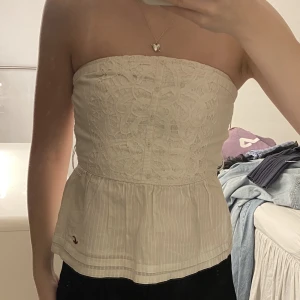 Bandeau topp - Vit topp från Hollister, storlek XS