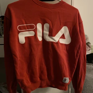 Fila tröja - Röd fila tröja i strl XS knappt använd. 65kr+frakt