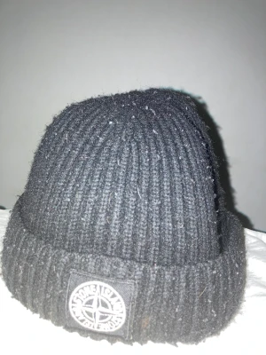 Stone island mössa - Säljer min stone island mössa äkta sårklart och känner att jag inte har någon användning för den längre, hör av dig vid intresse MVH Max 