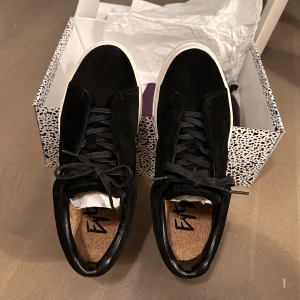 Eytys doja suede svart Sneaker  - Helt nya skick med låda  Storlek 42  Retail pris 2000 