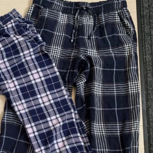 Pyjamasbyxor oanvända - Lappen sitter kvar. Storlek S, kan skicka eller mötas i Stockholm. LÅNAD BILD