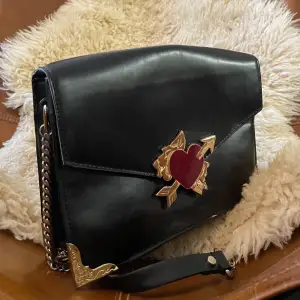 Jättecool och rymlig handväska från Zara 🌸 passar till alla möjliga tillfällen! Användbar! 
