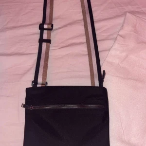 Hugo boss väska - Är inte intresserad av den längre 