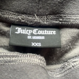 Juicy couture - Säljer mina juicy byxor i och med dem inte kommit till användning💓Nyskick och därför priset💞