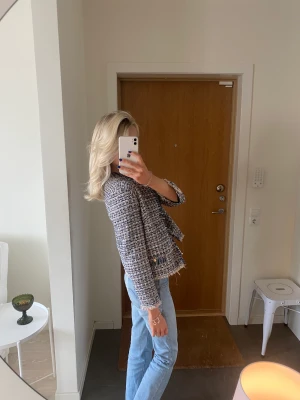 Jacka - Såå sjukt snygg jacka/ kavaj från lindex som aldrig riktigt kommit till användning tyvärr❤️