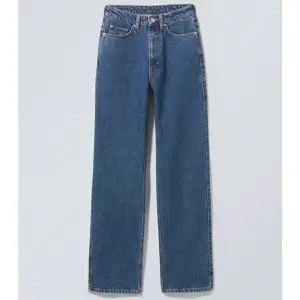 Säljer mina Weekday jeans i modellen rowe i storlek 27 längd 34 eftersom de blivit för små. Köpta för 600kr men säljer för 350kr. Bra skick!!!