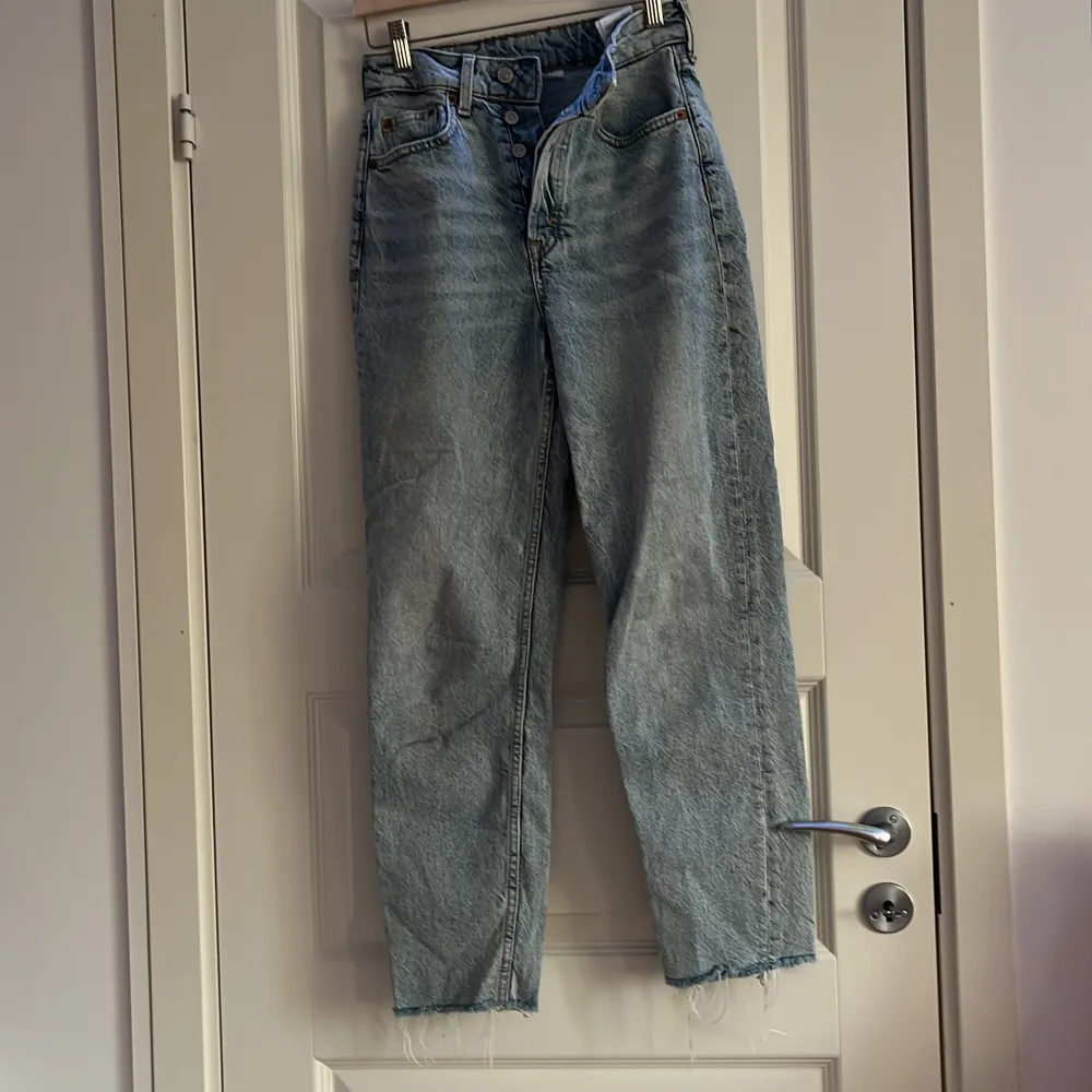 Säljer pga att jag inte använder den längre. Helt nytt skick. Är du intresserad/vill ha fler bilder/har frågor så kontakta mig. . Jeans & Byxor.