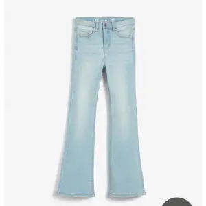 Säljer mina jätte fina ljusblå bootcut jeans från Kappahl pga att jag har så många och dom kommer inte riktigt till andvändning 