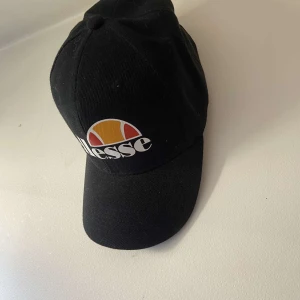 Svart Ellesse keps  - One size Knappt använd 
