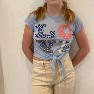 Tränings tröja - Storlek: 134 - 140 Använd ytterst få gånger.