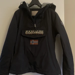 Napapijri jacka - Fin skidjacka / jacka! Endast använd 2-3 ggr. Storlek M