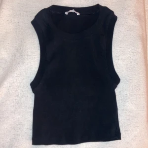 Zara tank top - Inte så använd. Skriv om du intresserad. Finns i vit också 