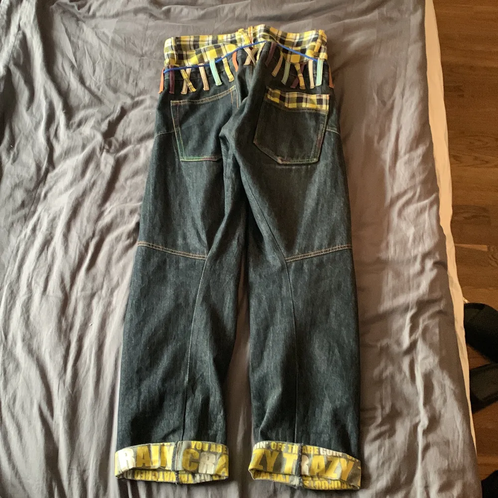 Feeta jeans som jag köpte på seams (700kr) säljer dom då jag inte använder dom så mycke då jag har skaffat ett par evisu myxor. Jeans & Byxor.