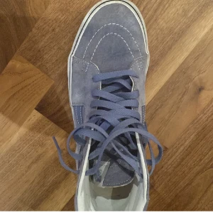 Vans - Säljer mina vans då den inte kommer till användning. 💕väldigt populär färg till sommaren 