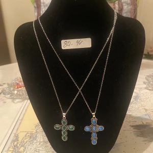 Halsband med kors - Metall halsband med kors. 80 kr styck pris 