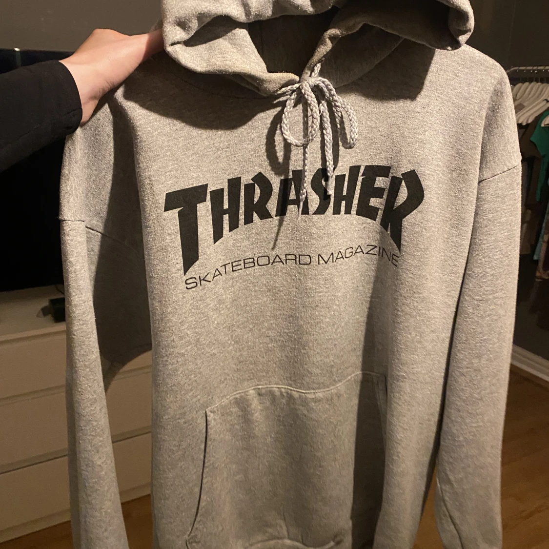 Grå thrasher hoodie