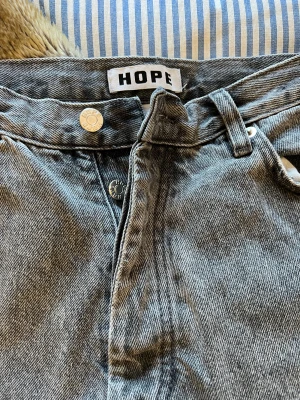 Hope rush byxor  - Hope rush byxor storlek 32  Bra skick  Färgen lite sliten  Inget sönder på dom