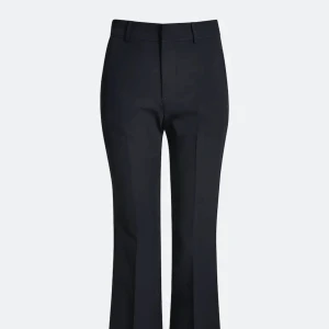 Vilma kostymbyxor  - Säljer nu mina Vilma kostymbyxor ifrån BikBok då de är lite för stora på mig. De är i väldigt bra skick. Skriv för egna bilder. Köparen står för frakten🤍