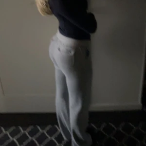 Juicy couture byxor - Dom är stor på mig därför säljer jag💕köpte i somars