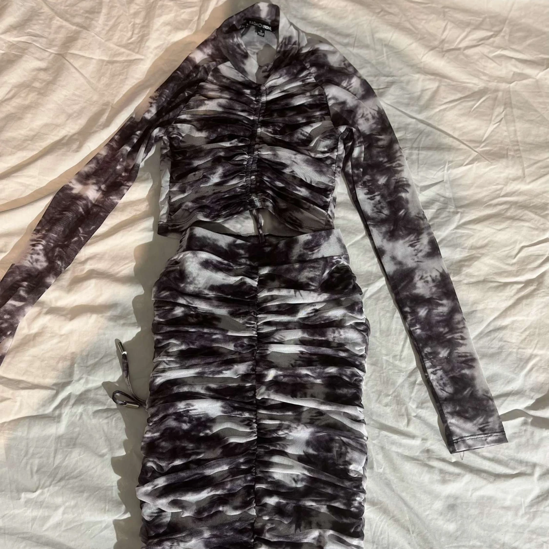 Svart,vitt ribbat set.  - 90